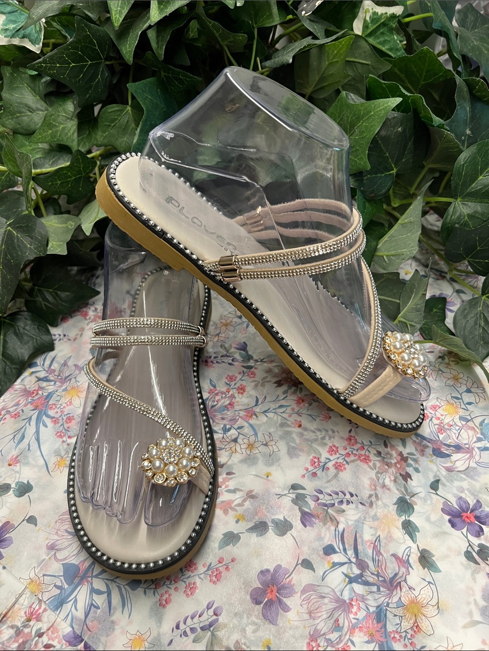 NWT Elegant Pearl & Crystal Embellished Clear Strap Sandals - Gold